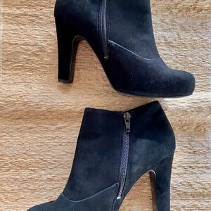 Nine West Black Suede Block Heel Almond Toe Ankle Boots. Size 6. Never Worn.